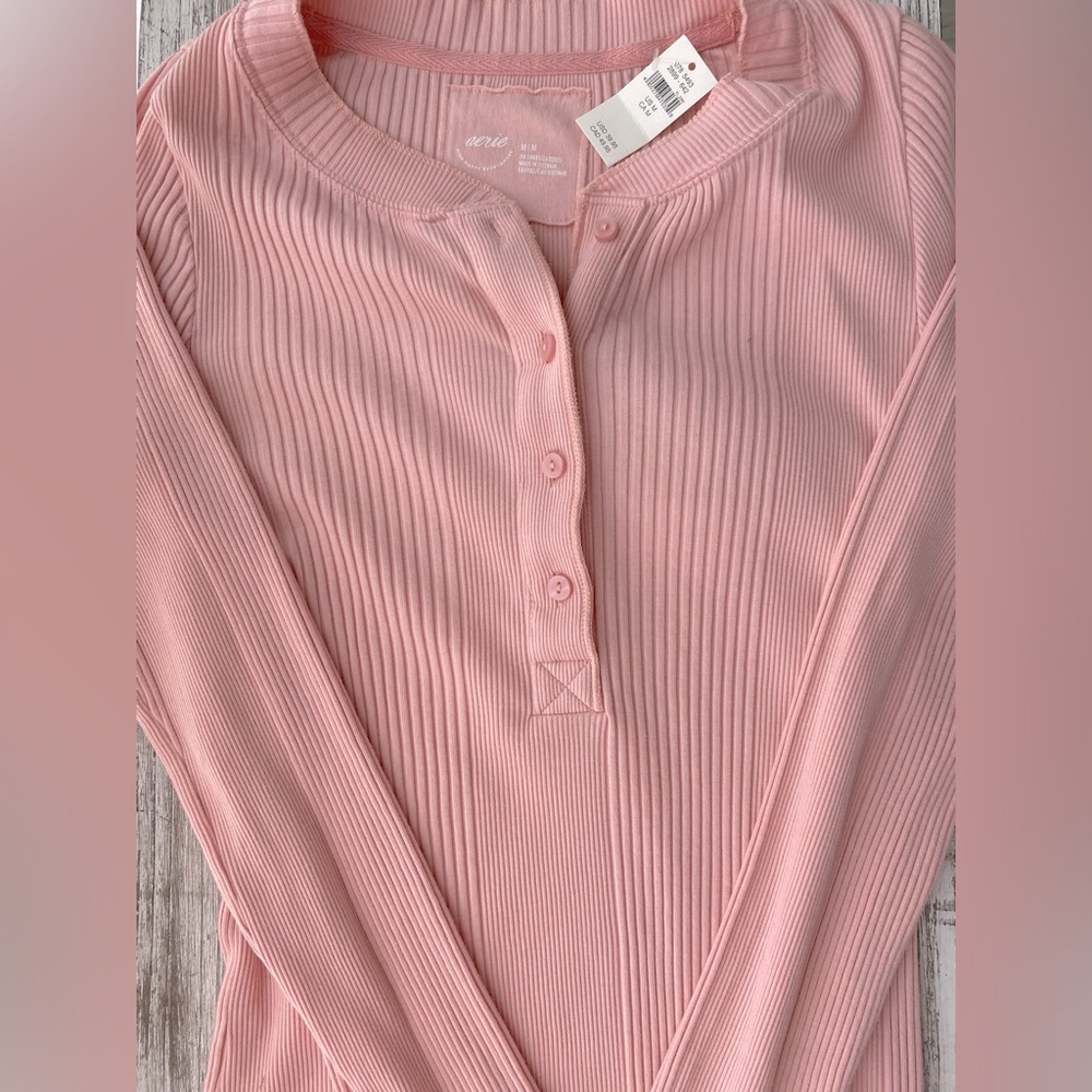 Brand New With Tags. Size M, long sleeve light pink top. Aerie brand - Picture 2 of 5